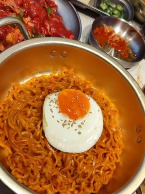 上海饮食消费面临的挑战与发展趋势